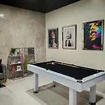 Maloveroom, 2 D'exceptions