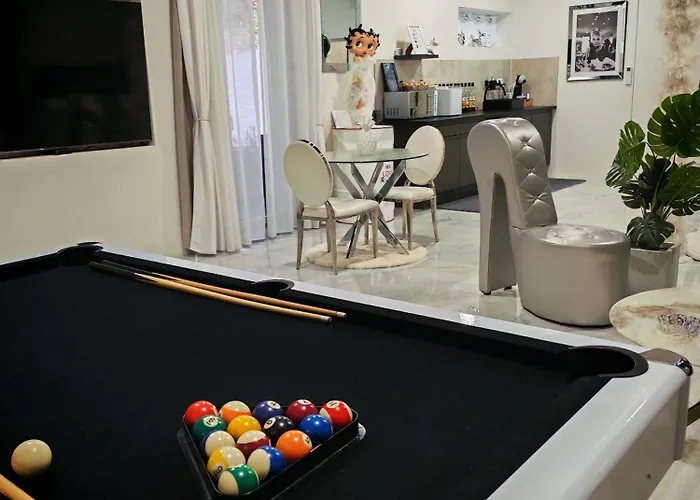 Maloveroom, 2 D'exceptions